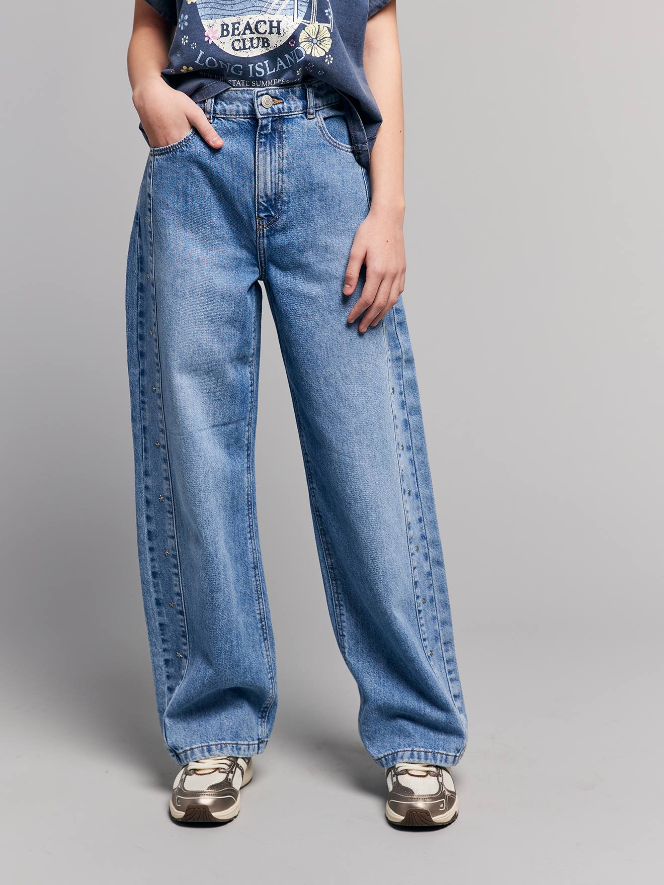 Wide leg jeans with star rivets  light blue