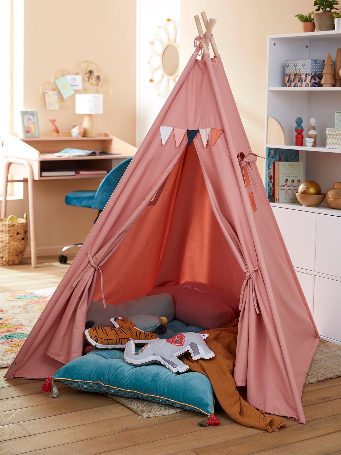 Teepee, Hawk pink