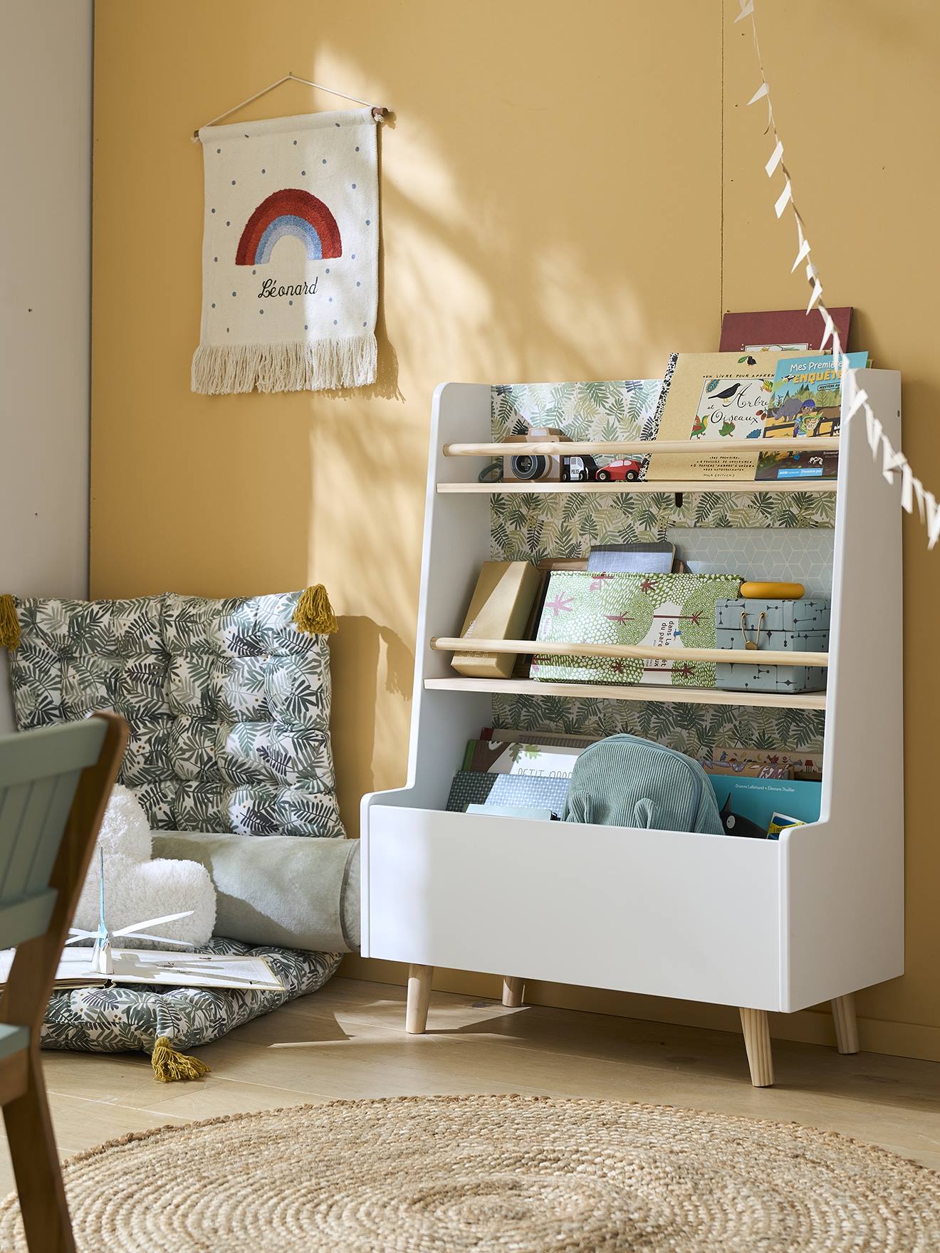 Bookcase with Reversible Background