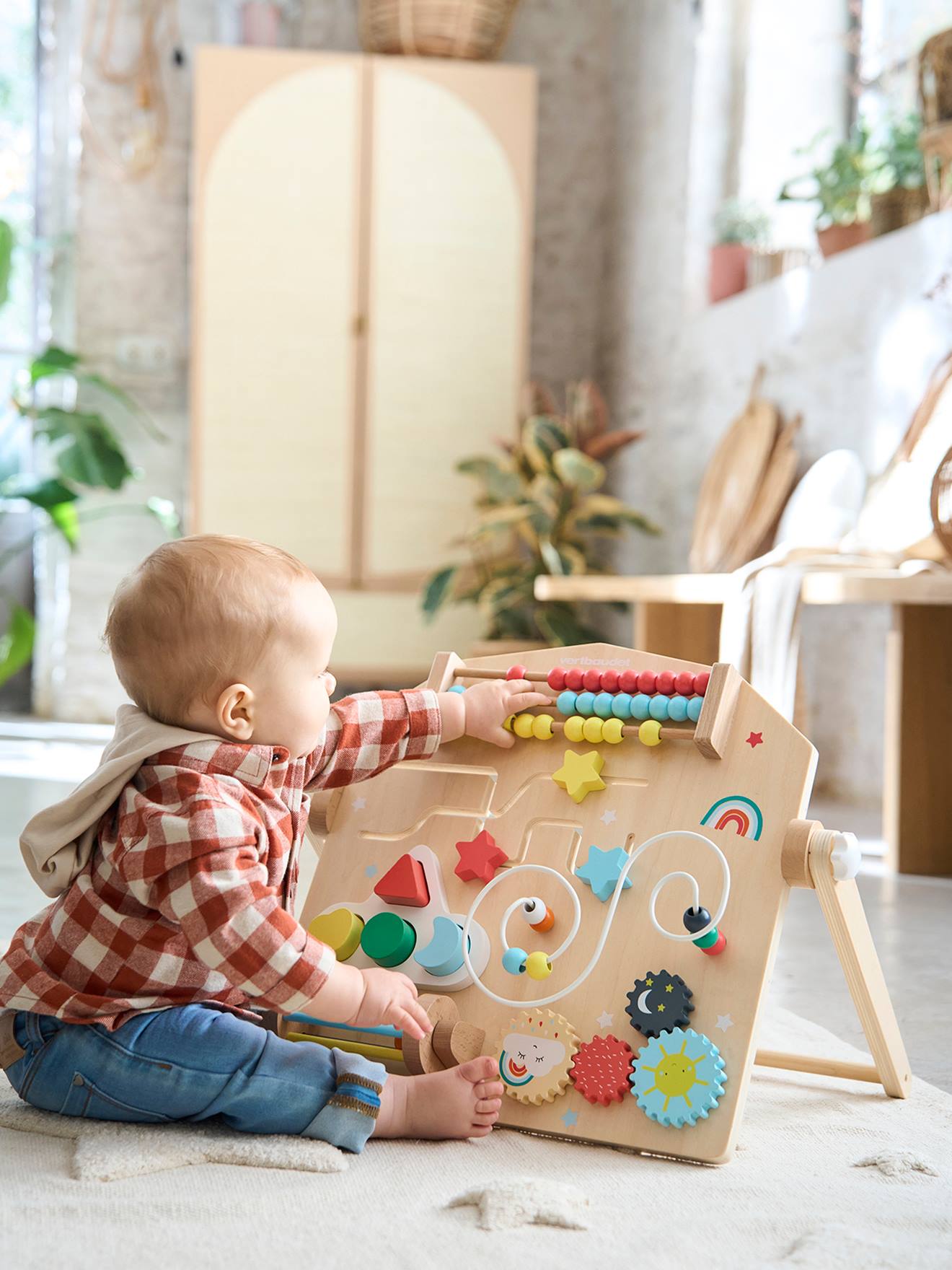 Vertical Activity Board in FSC® Wood multi