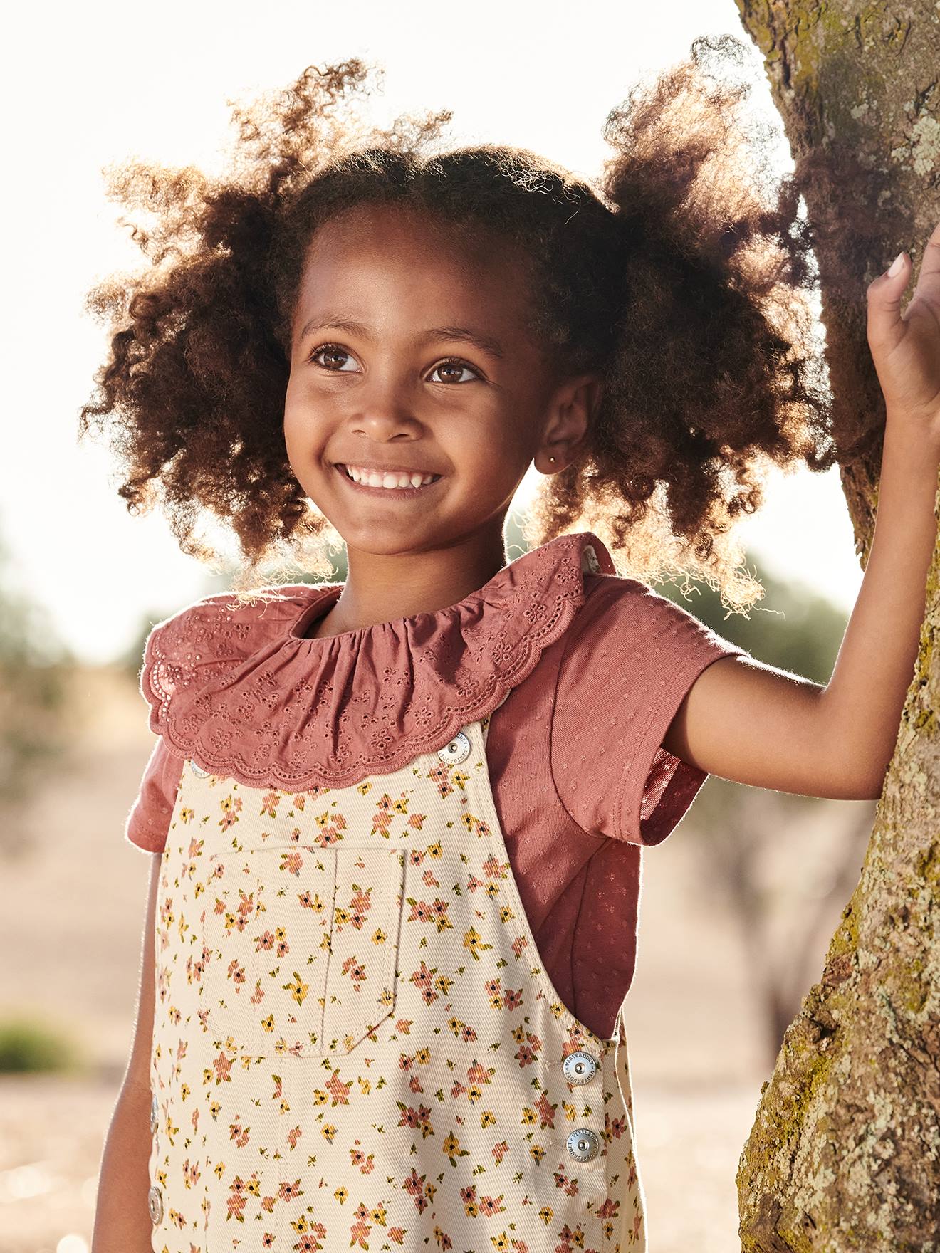 Top with Frilled Collar in Broderie Anglaise