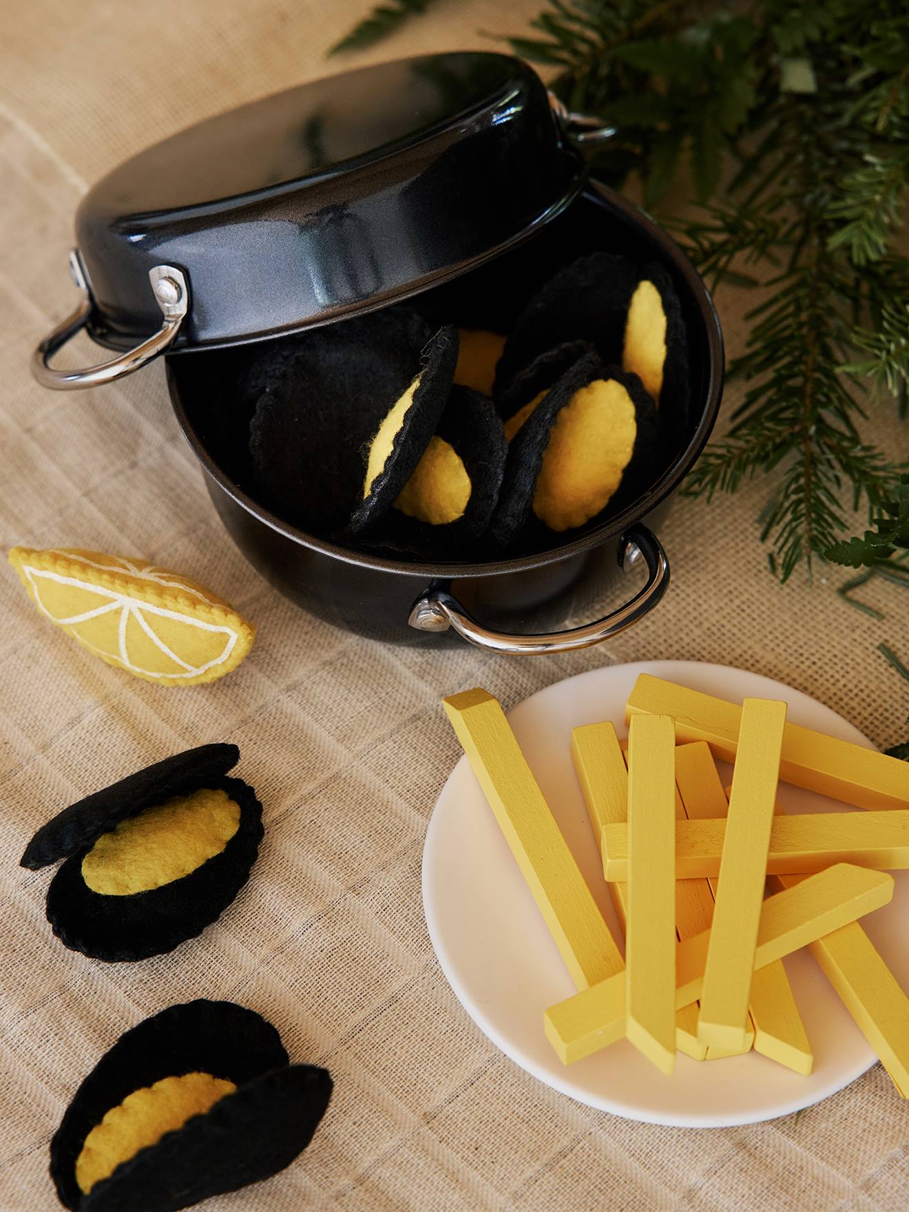 Mussels & Chips in FSC® Wood