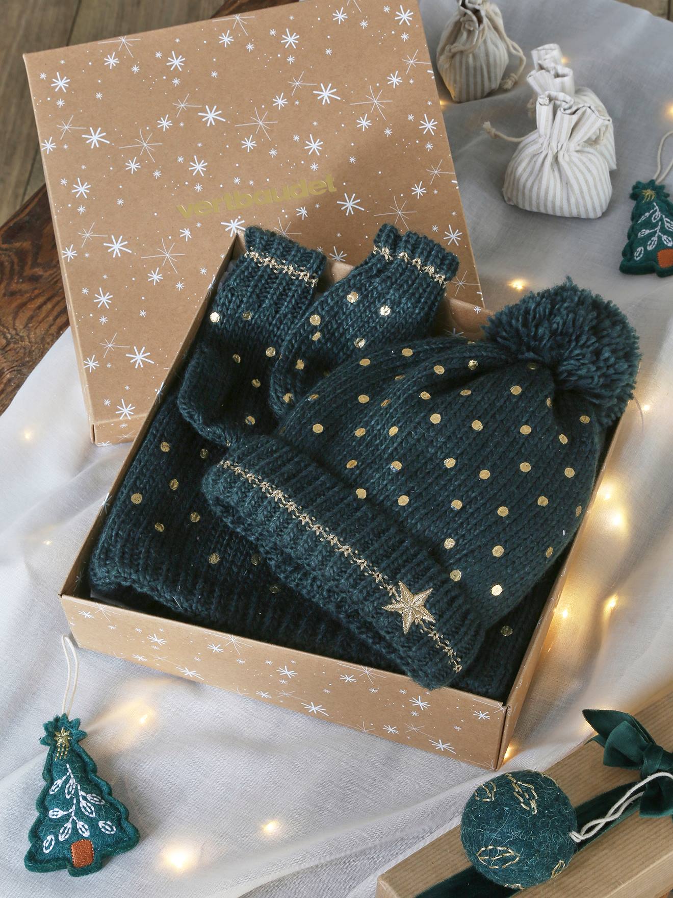 Christmas Gift Box: "Star" Set with Beanie + Snood + Gloves for Girls green