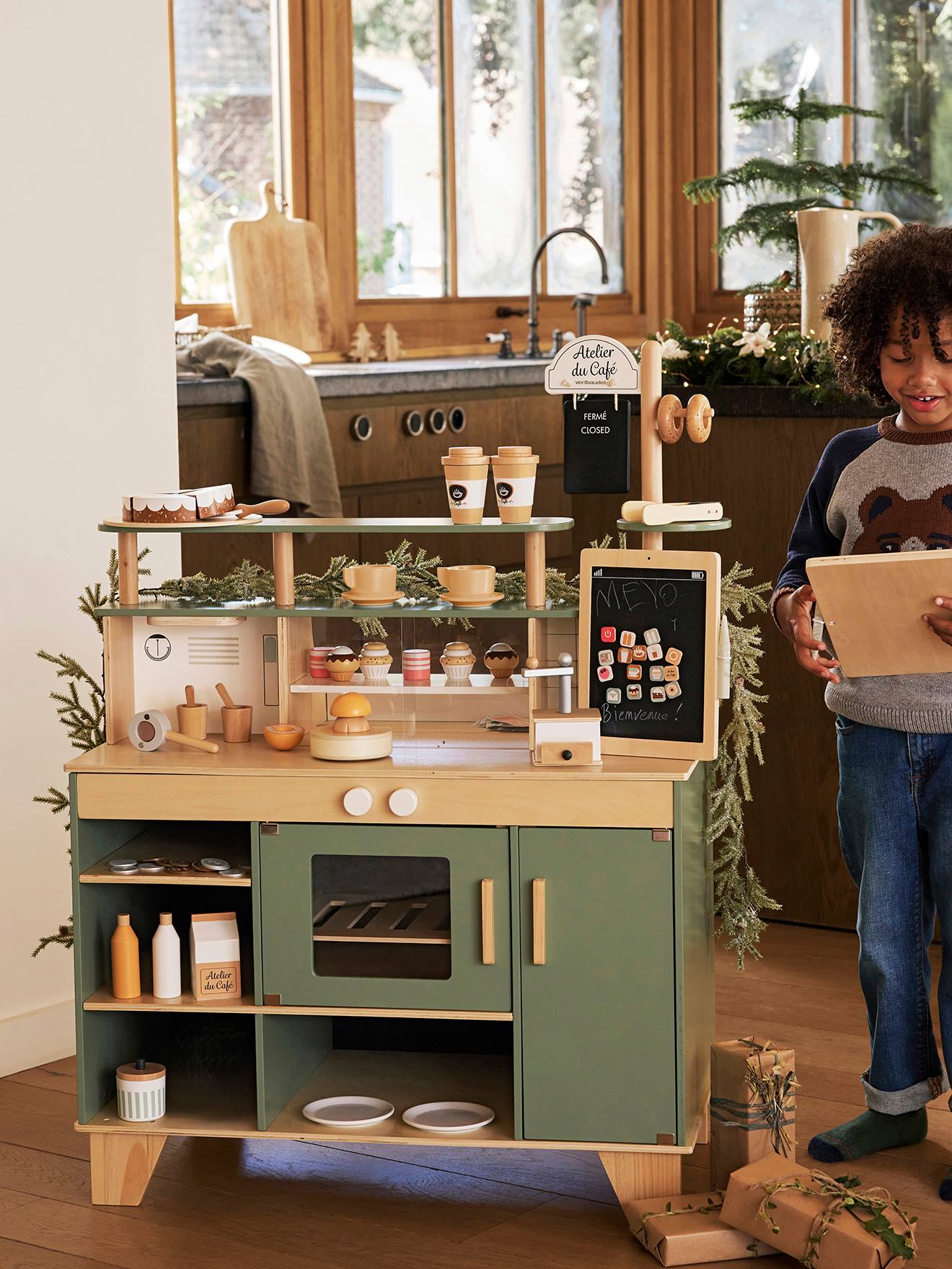 Cafe Atelier in Certified Wood wood