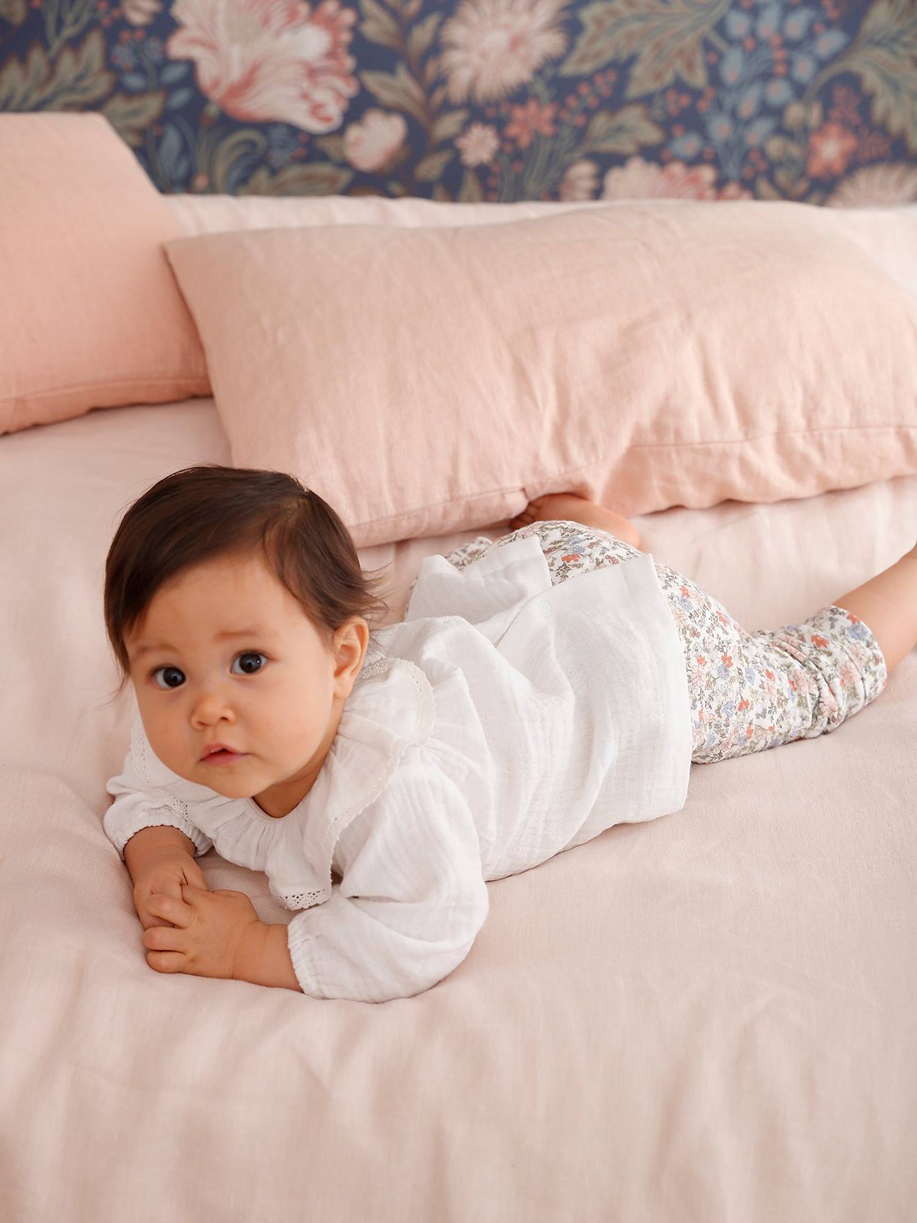 Cotton Gauze Blouse with Frilly Collar
