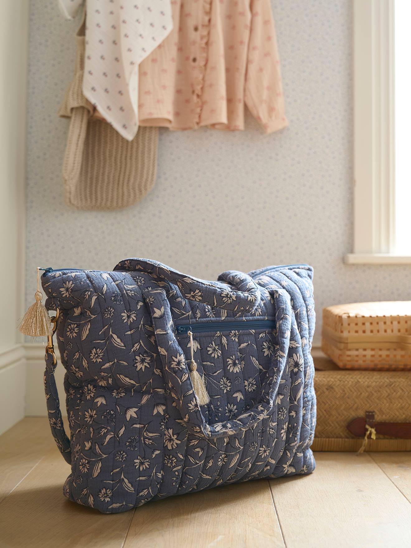 Changing Bag, Feather printed blue