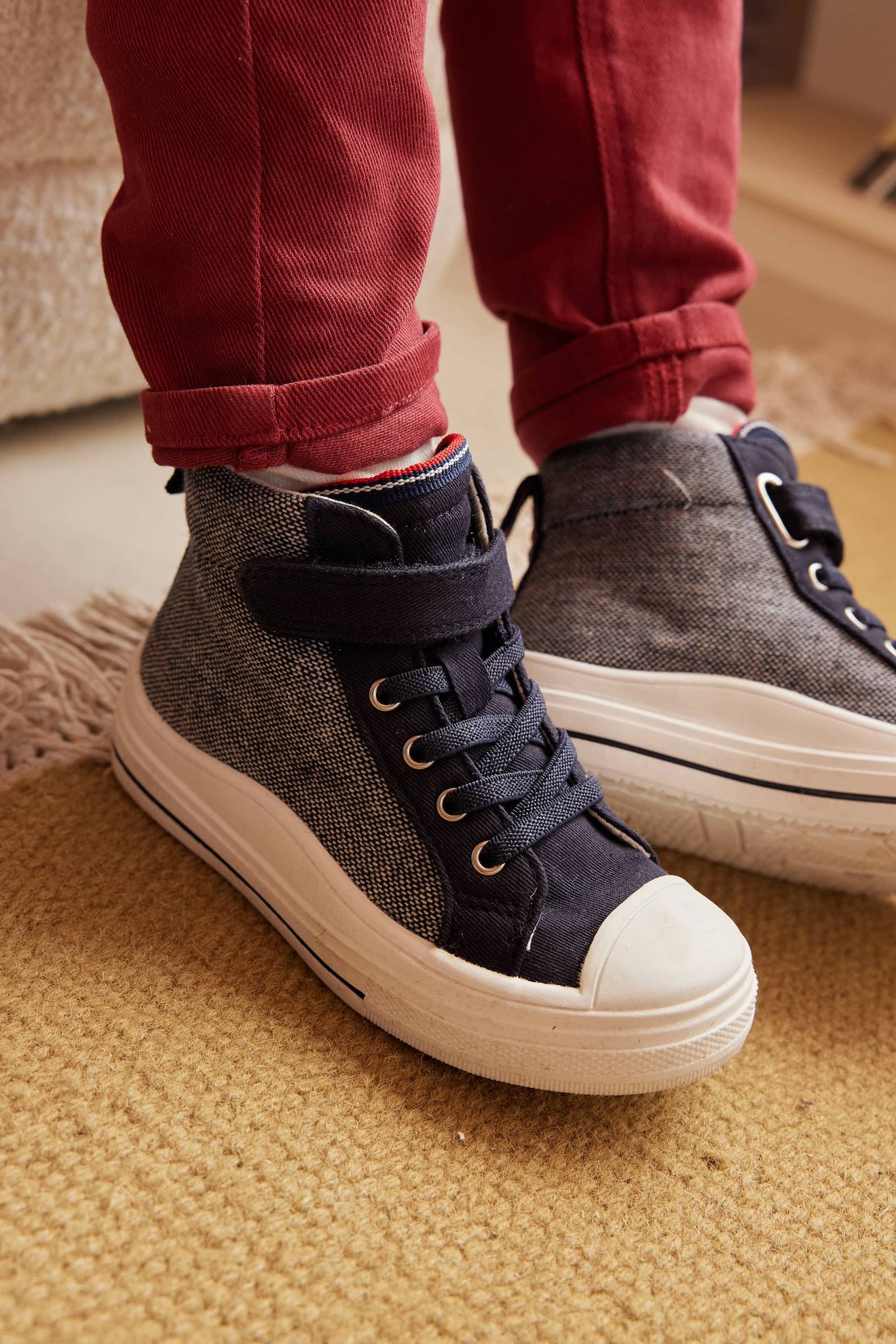 Hiking-type Trainers with Elasticated Laces set
