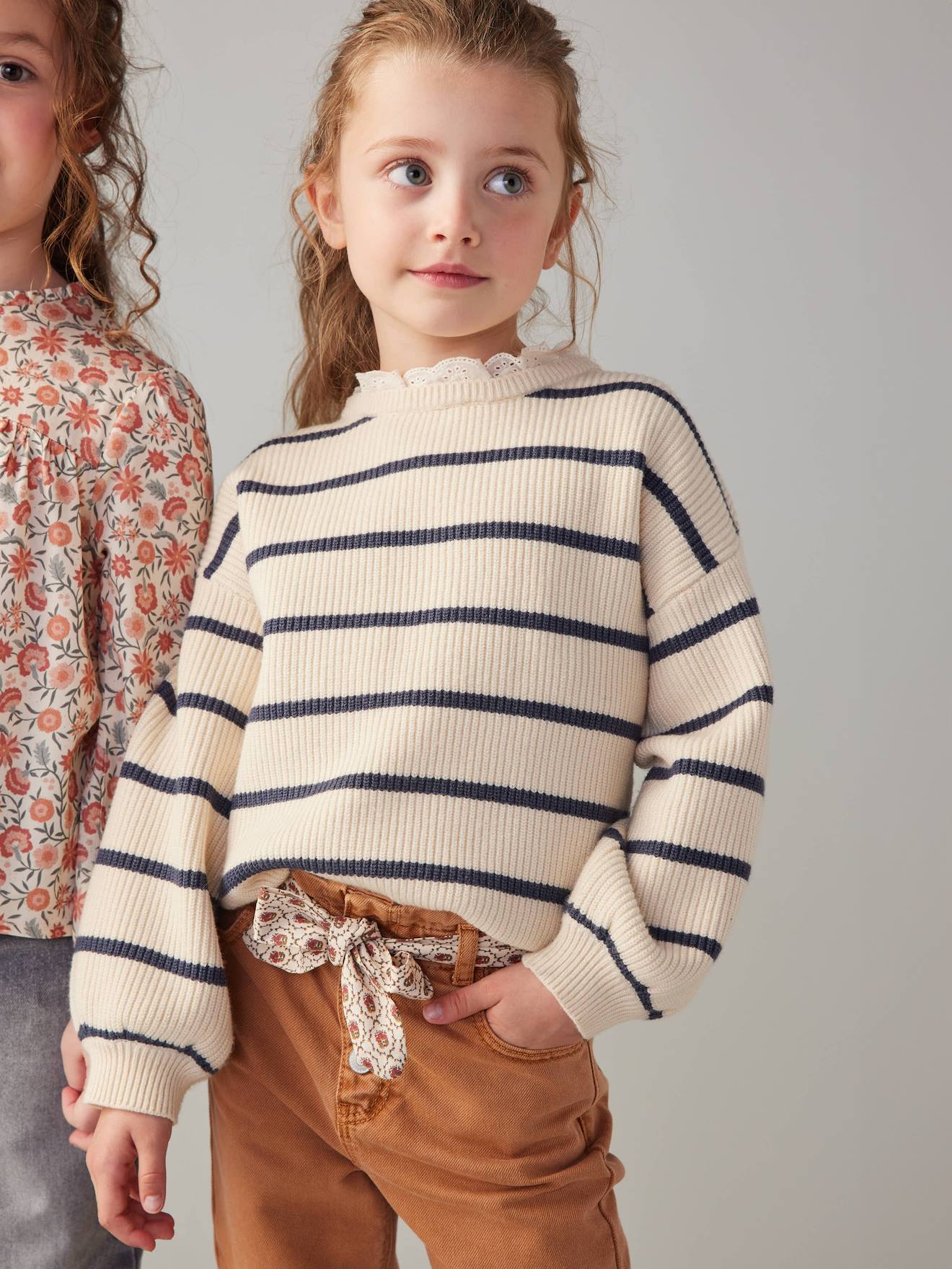 Loose-Fitting Jumper with Fancy Collar