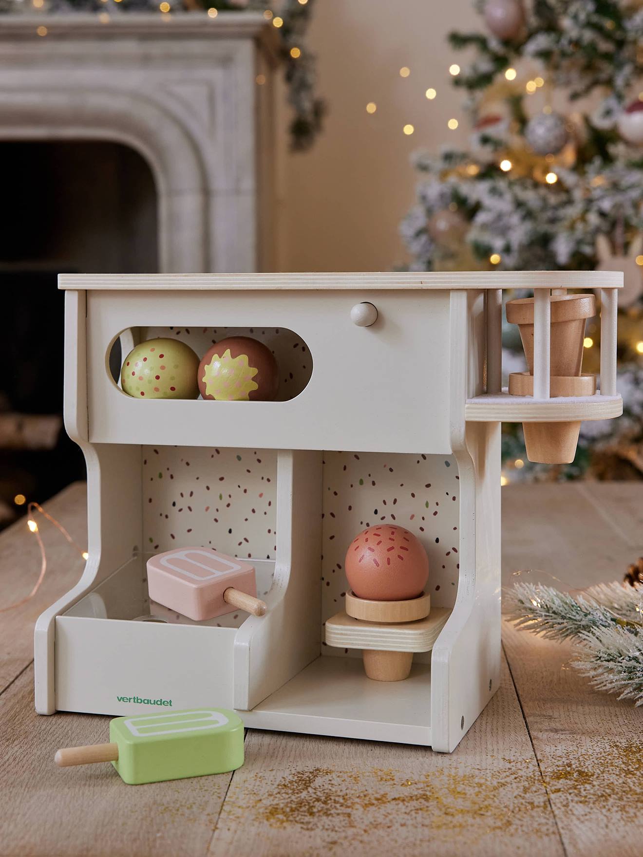 Ice Cream Parlour in FSC® Wood