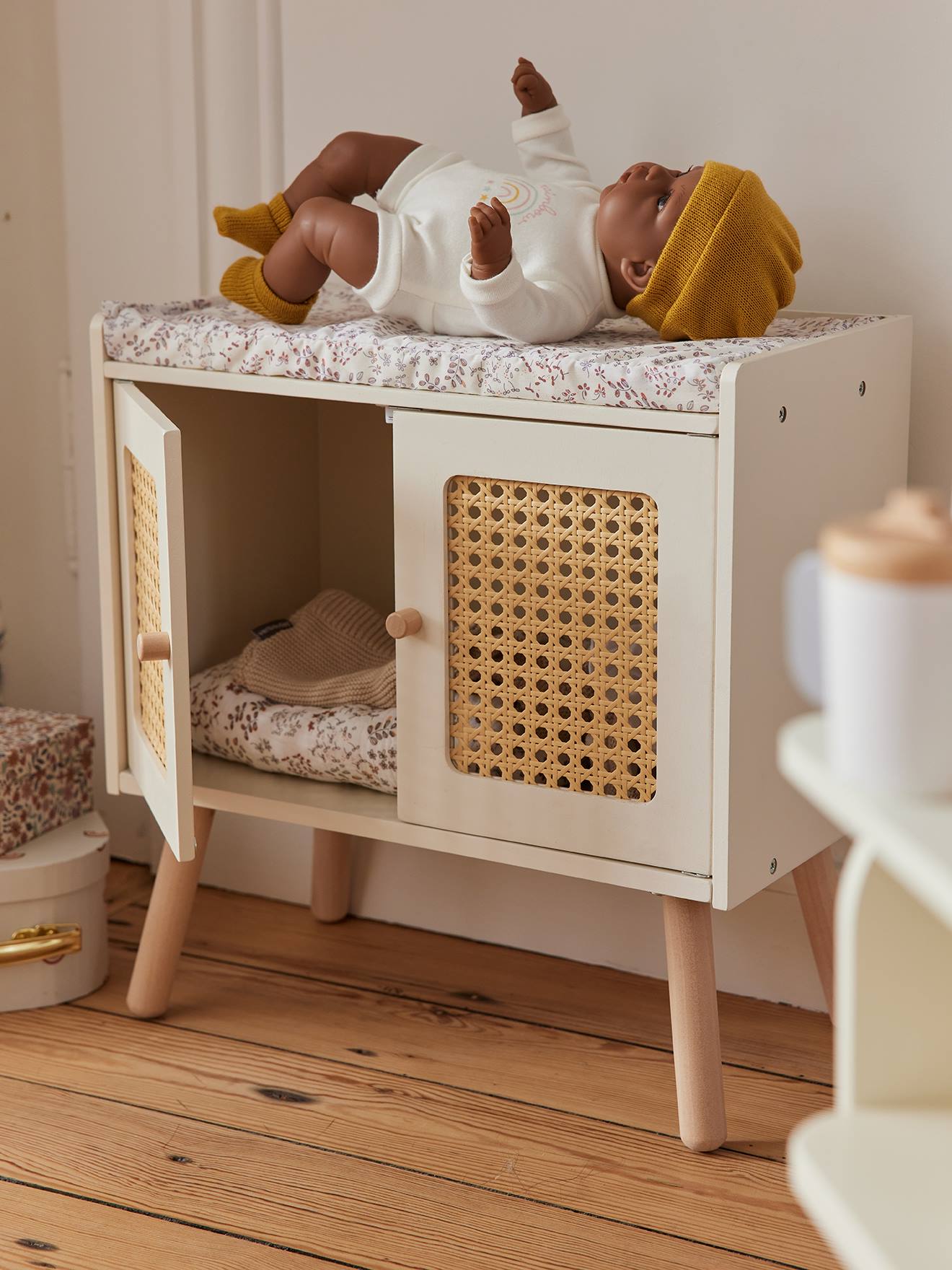 Changing Table in Straw & FSC® Wood