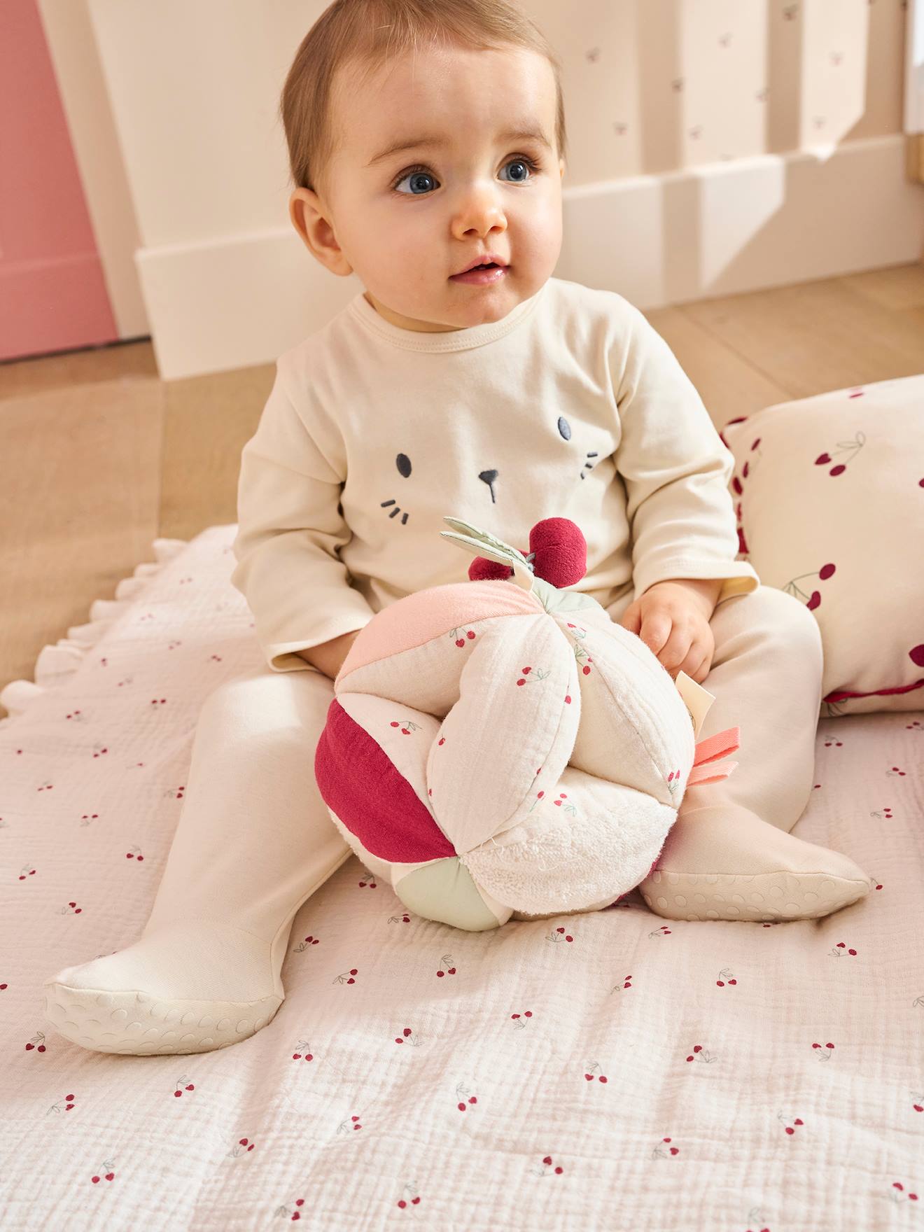Sensory ball CHERRY ecru