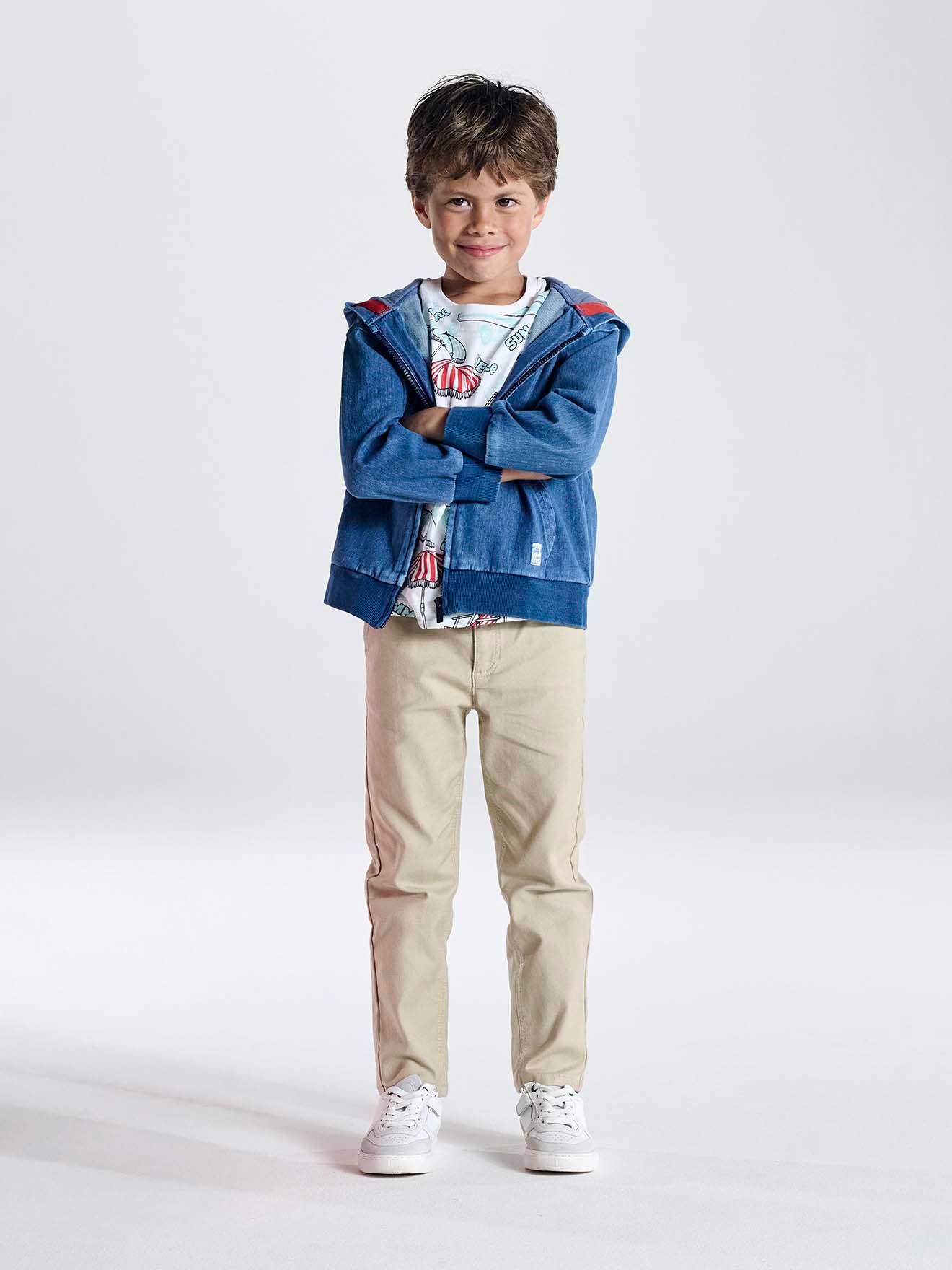 Easy-to-put-on chino-style trousers