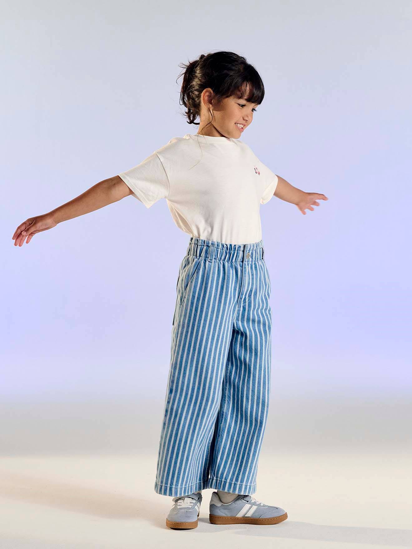 Wide-Leg Paperbag Jeans with Flower Motifs