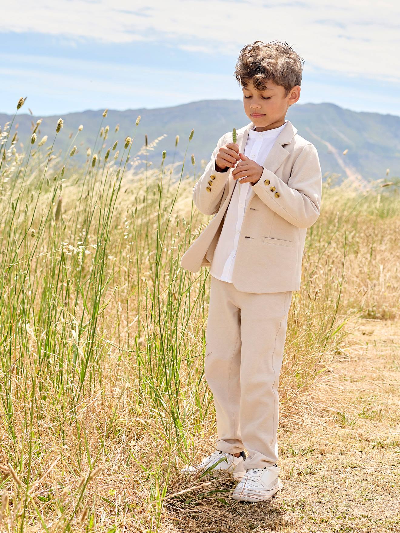 Ceremony suit with Mao collar shirt
