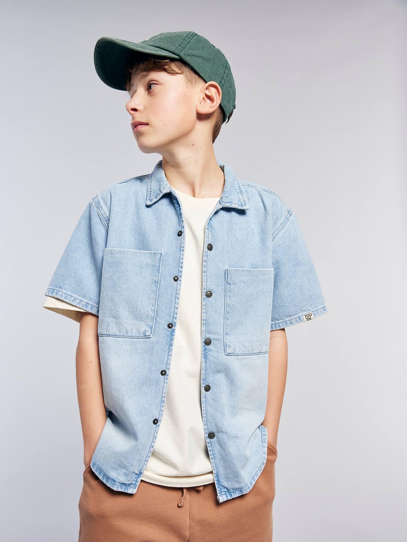 Light denim short-sleeved shirt