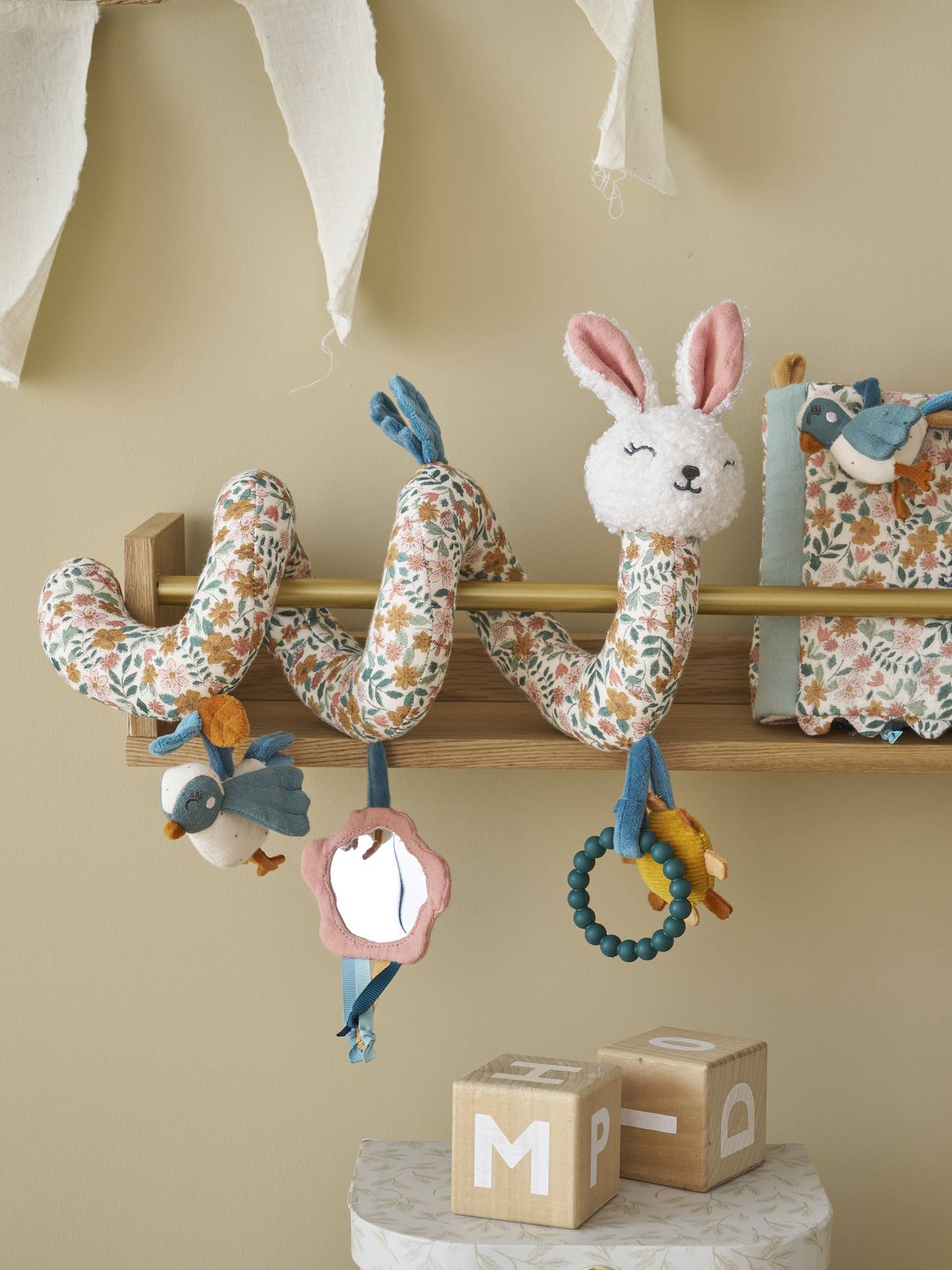 RETRO FLOWER activity spiral