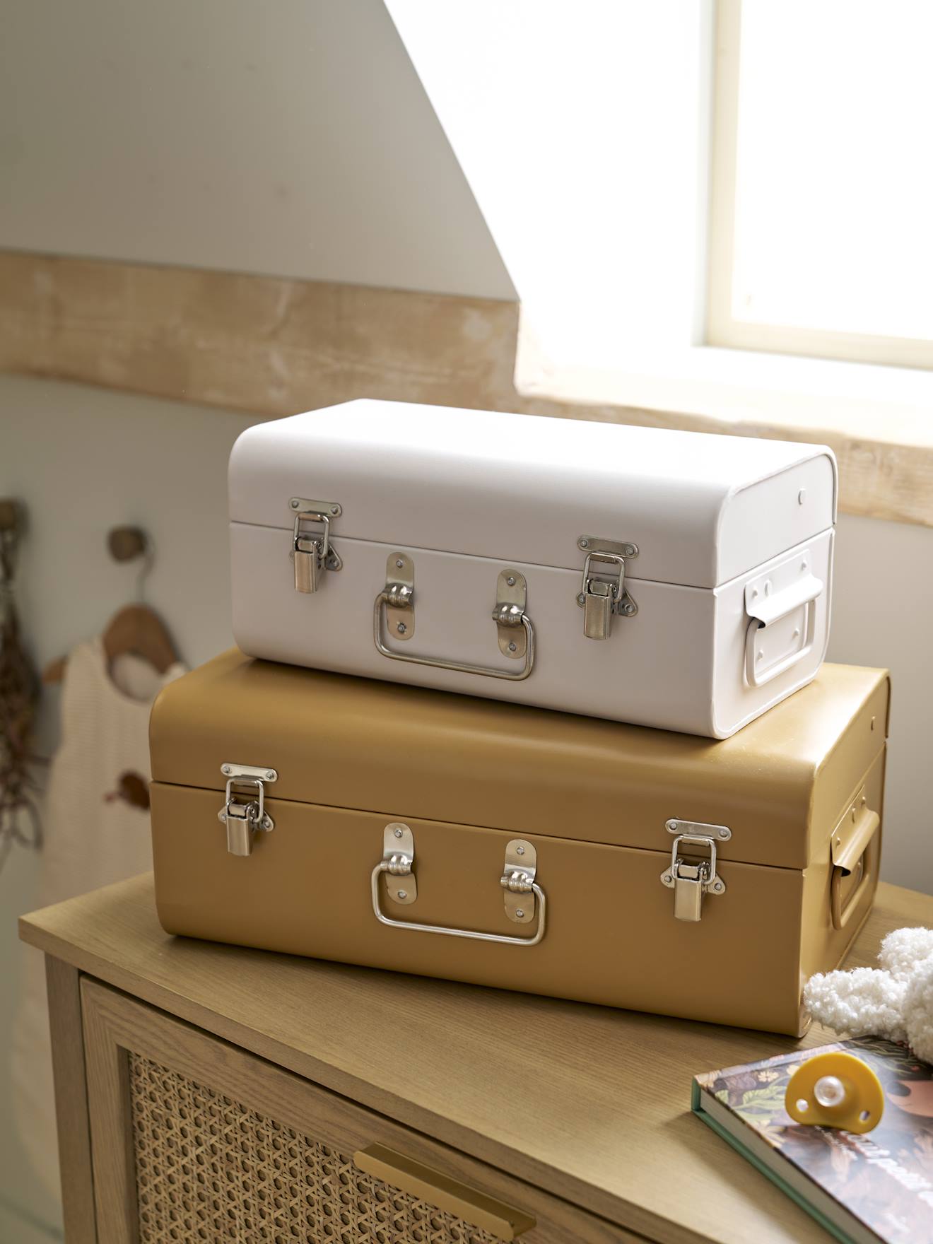 Set of 2 Nesting Metal Trunks cinnamon