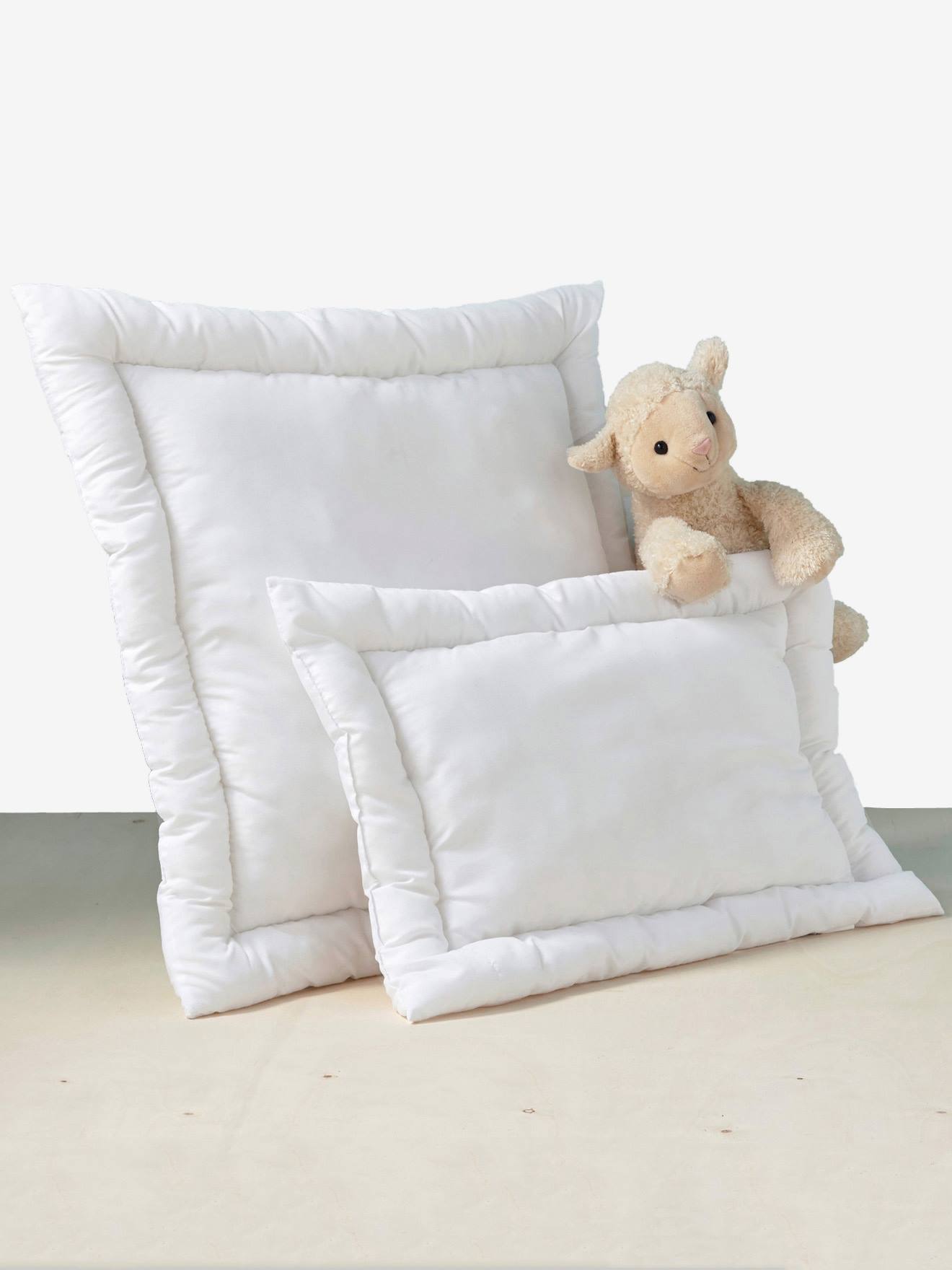 Flat Pillow with Bi-Ome(r) Anti-Mite Treatment white