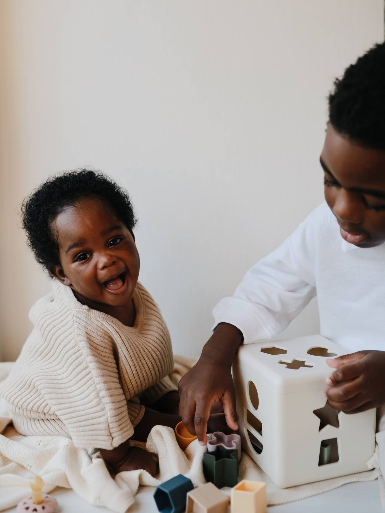 MUSHIE shape sorter box multicoloured