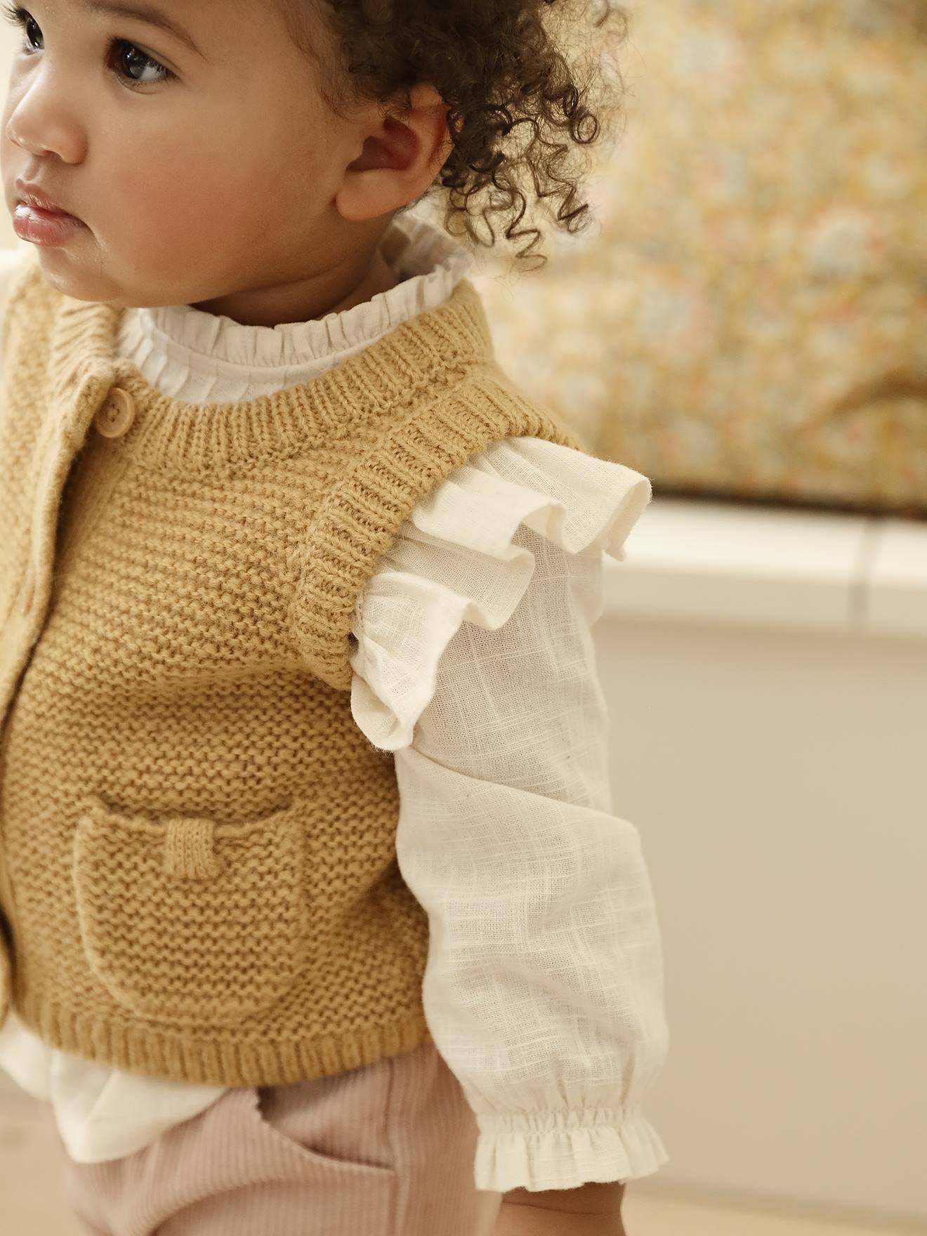 Buttoned sleeveless baby cardigan ochre