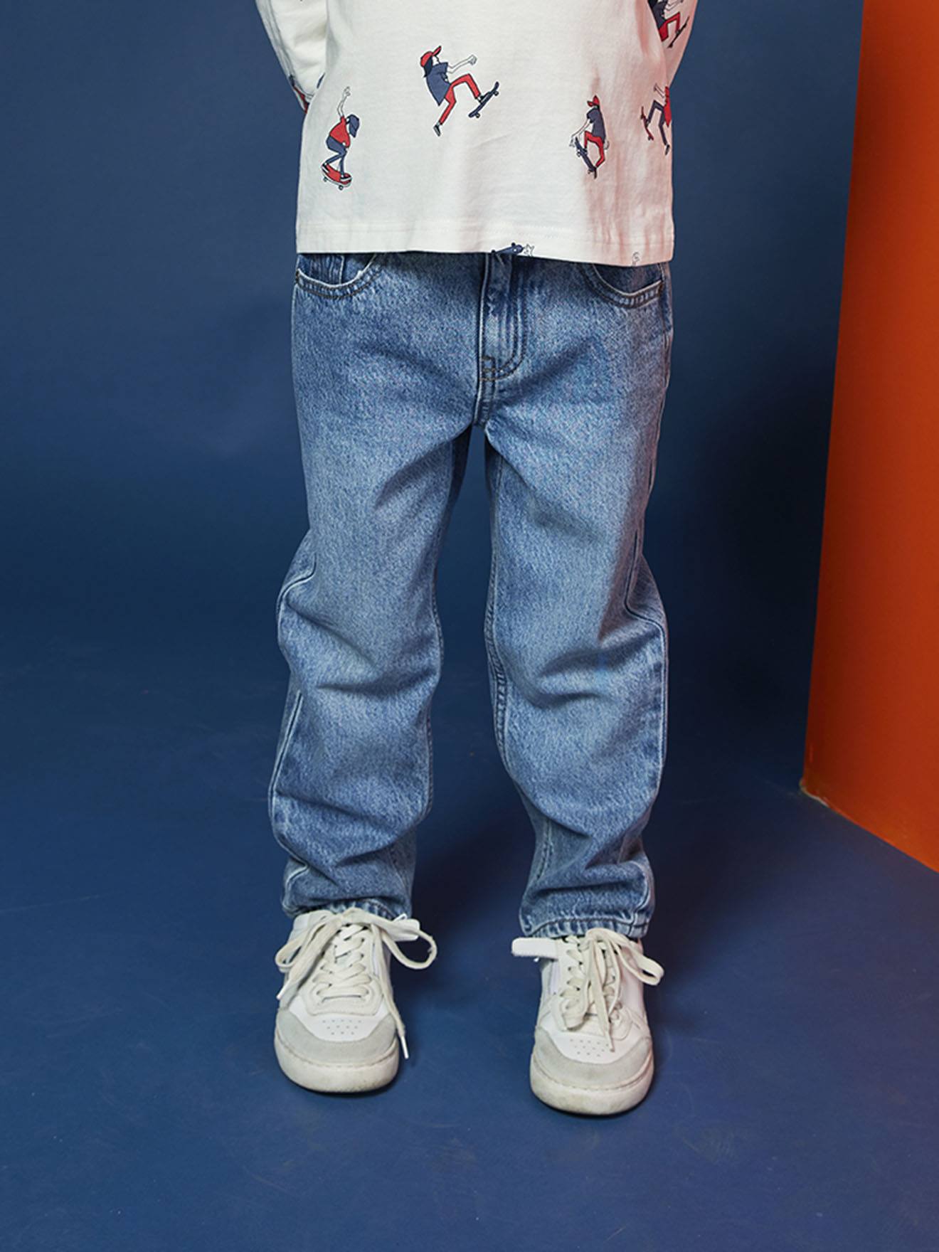 Faded 5-Pocket Straight Leg Jeans