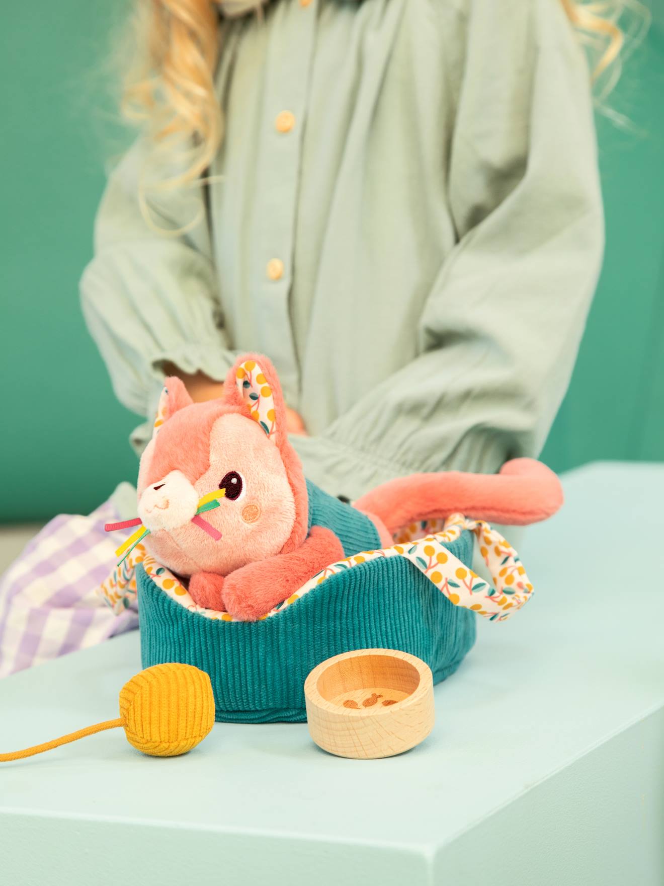 Cuddly toy animal and its LILLIPUTIENS basket rose