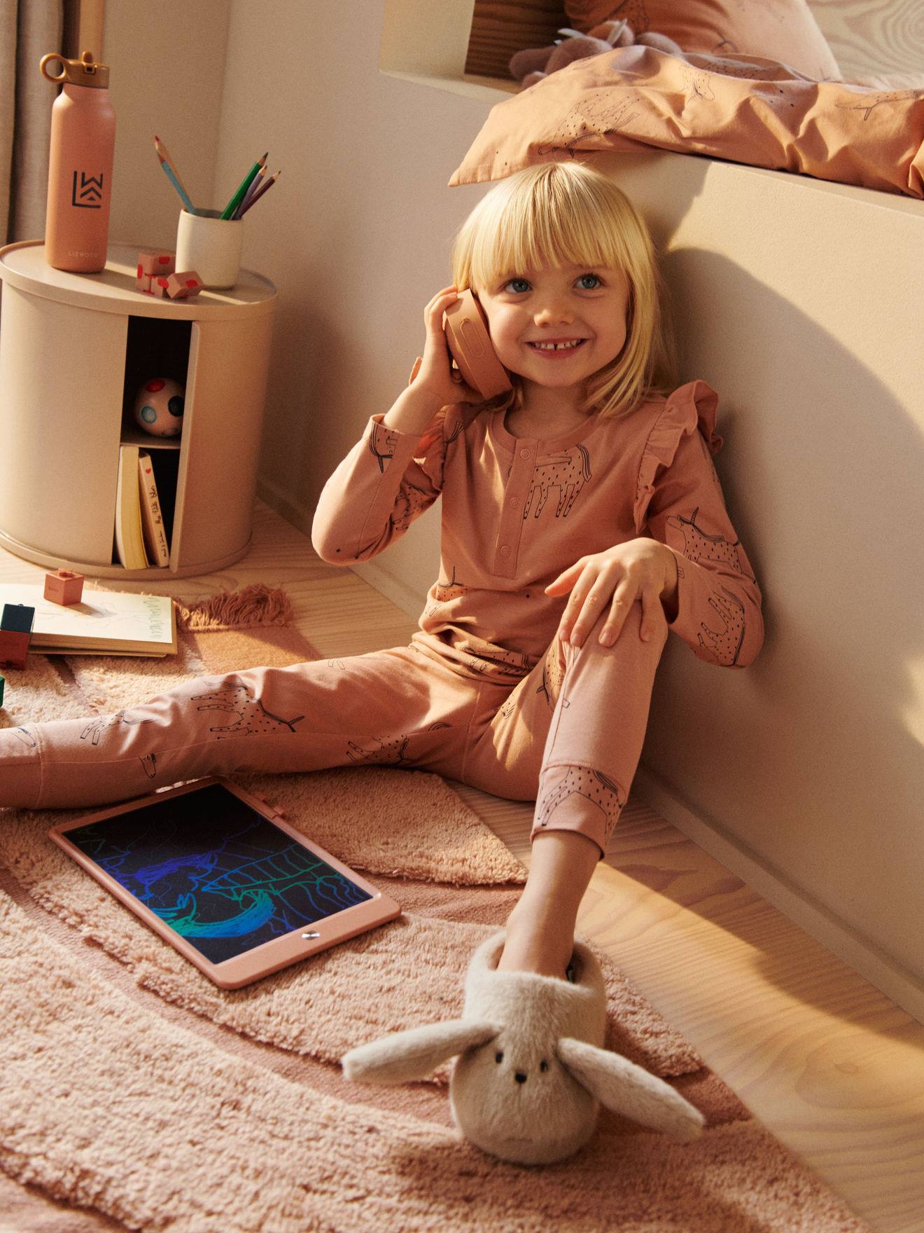 Zora LIEWOOD drawing tablet rose