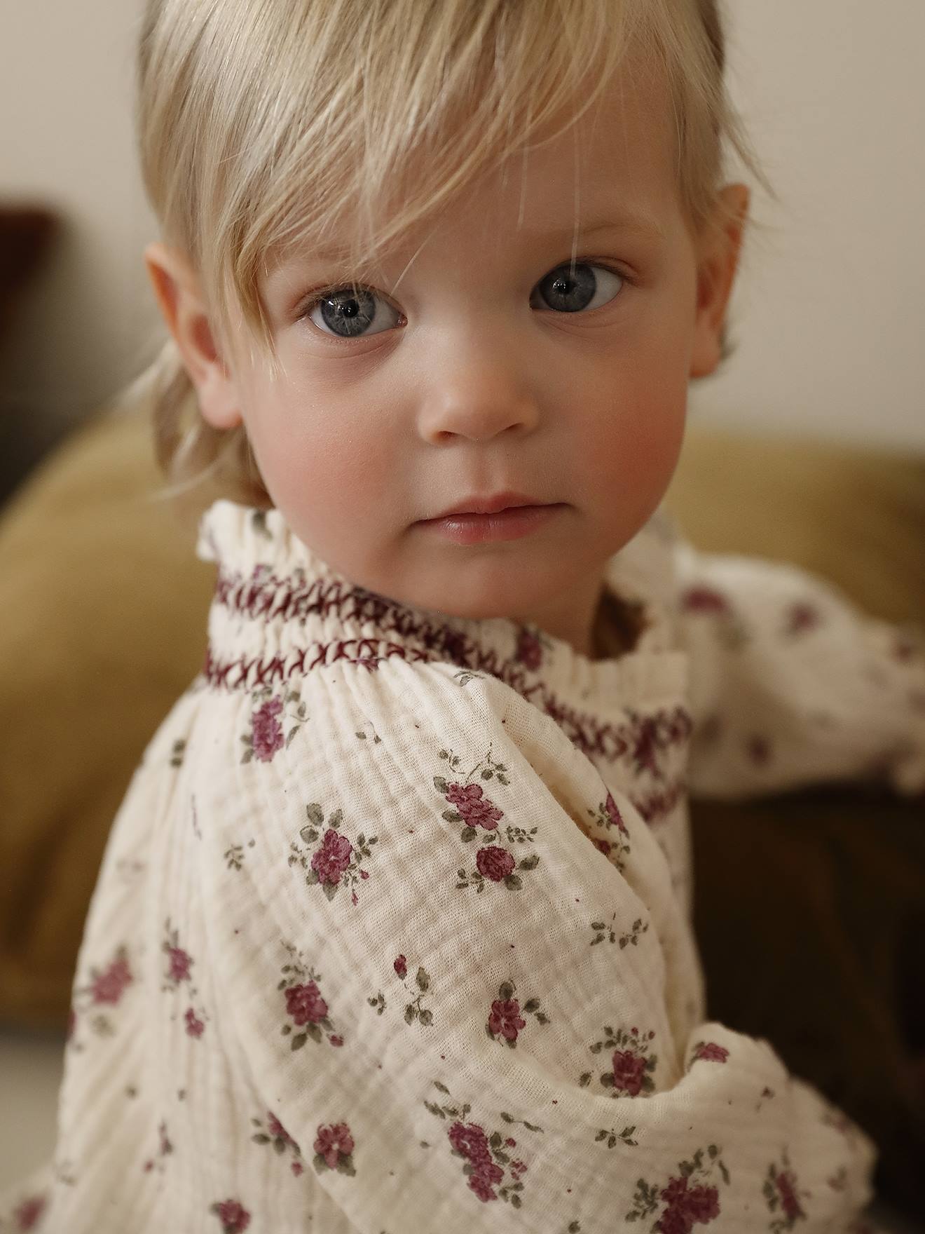 Baby blouse with a floral print ecru