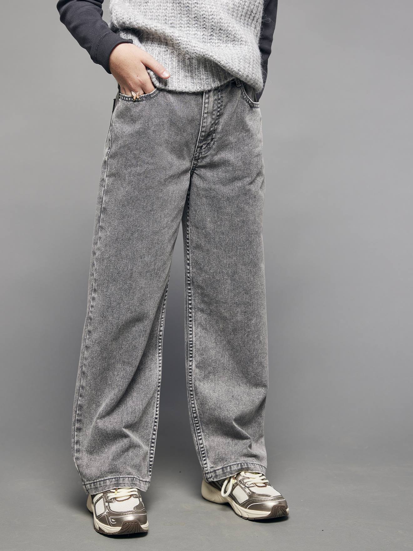 Loose-Fit Jeans for Girls