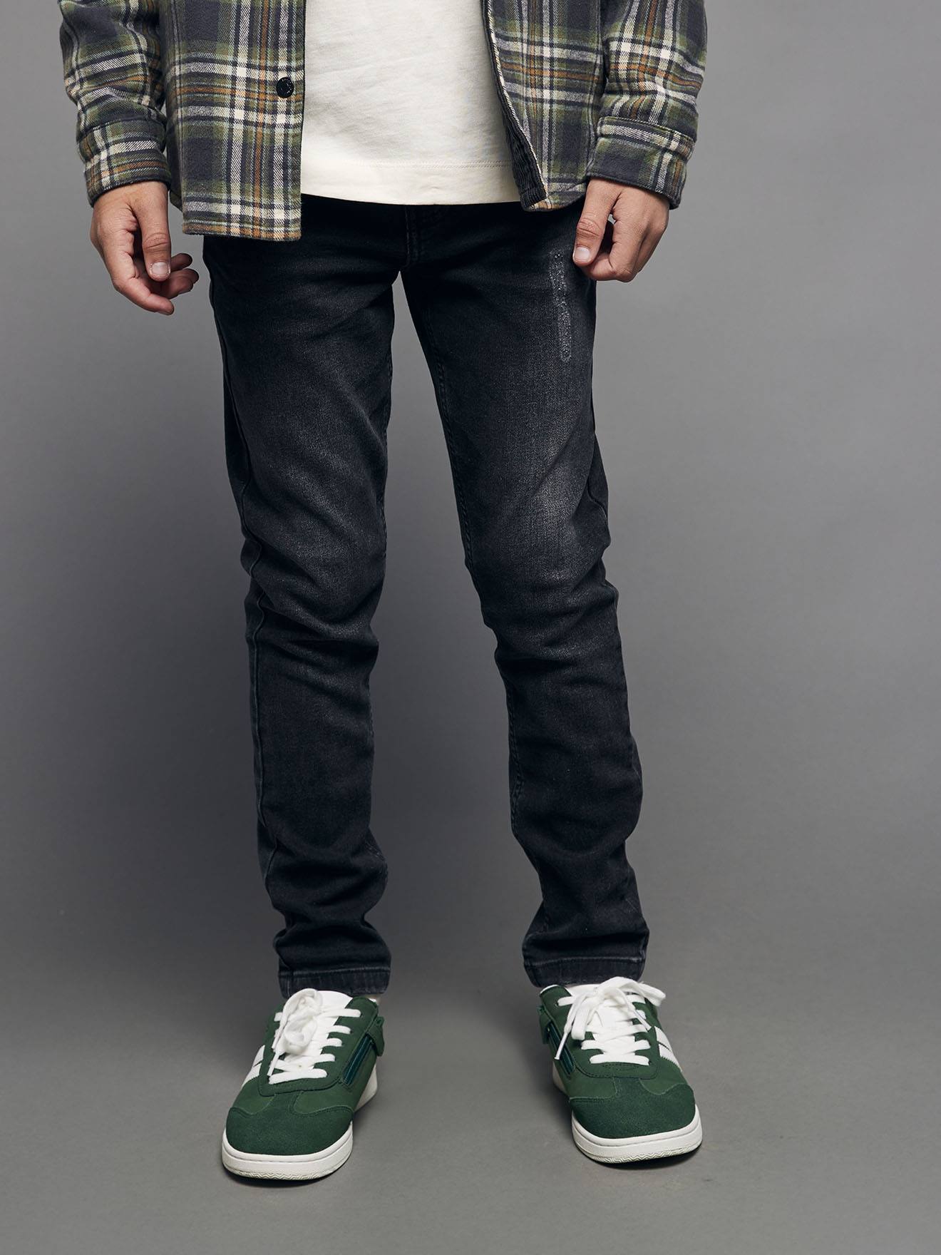 Distressed-Effect Slim Fit Jeans