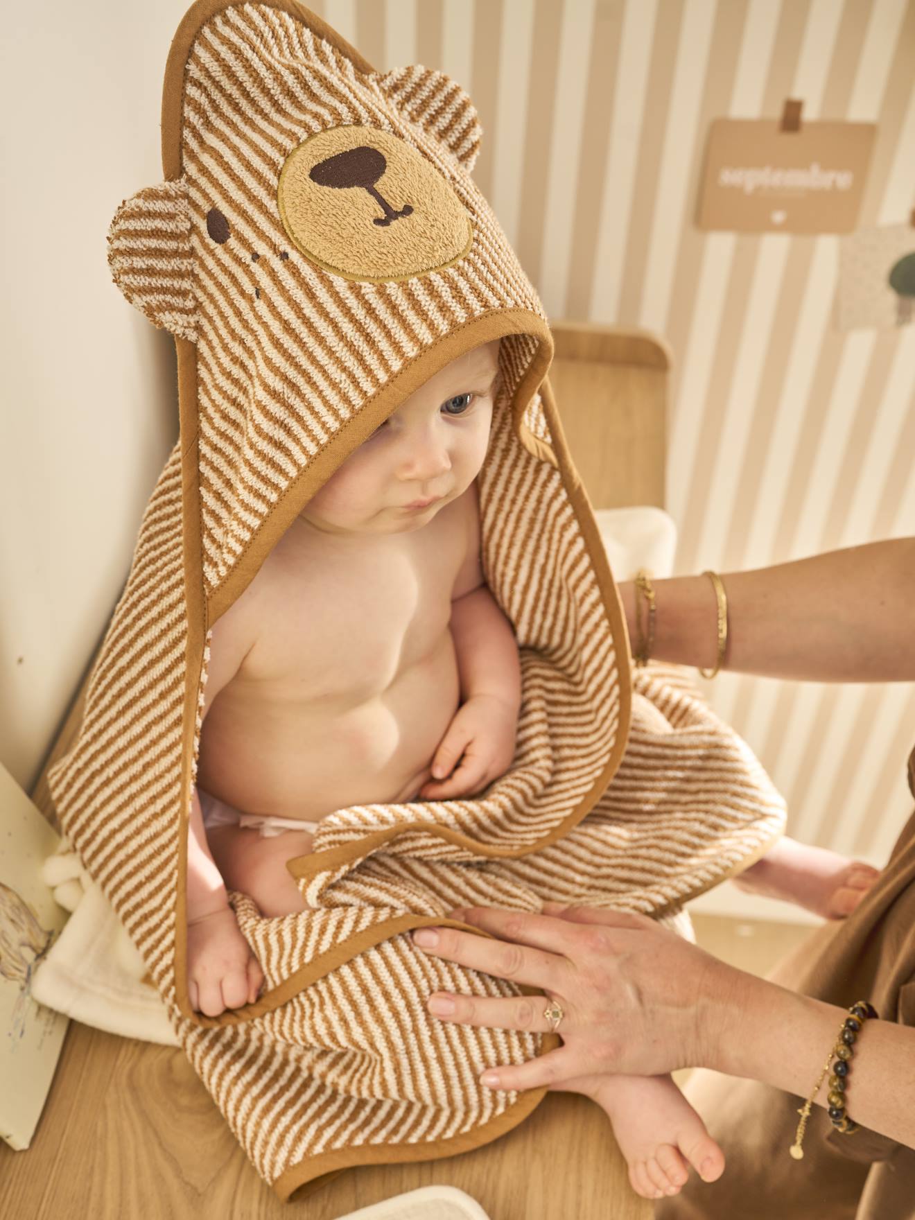 Bath cape + PETIT OURS wash mitt