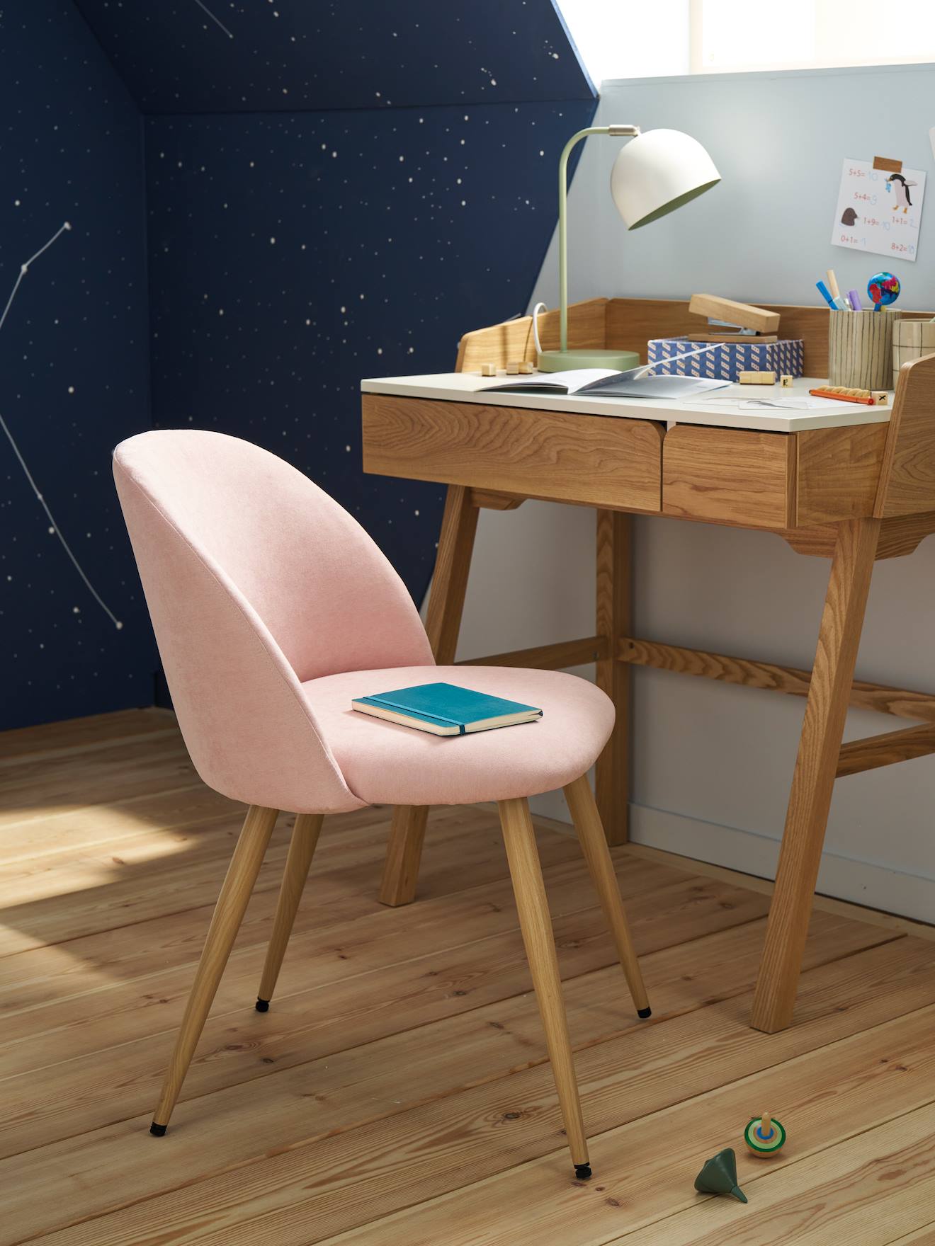 Child's chair in mottled fabric rose