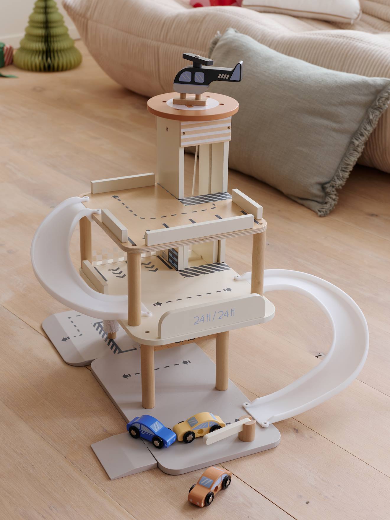 3-level garage with lift in FSC® wood