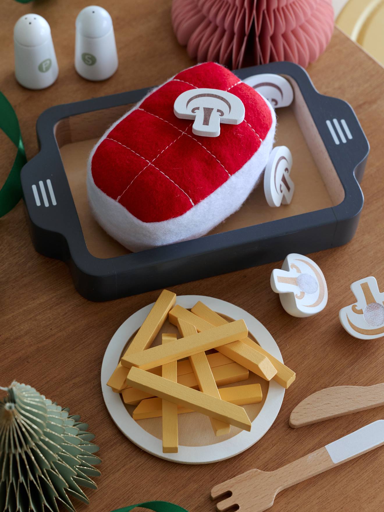 Felt and FSC® wood roast and accessories