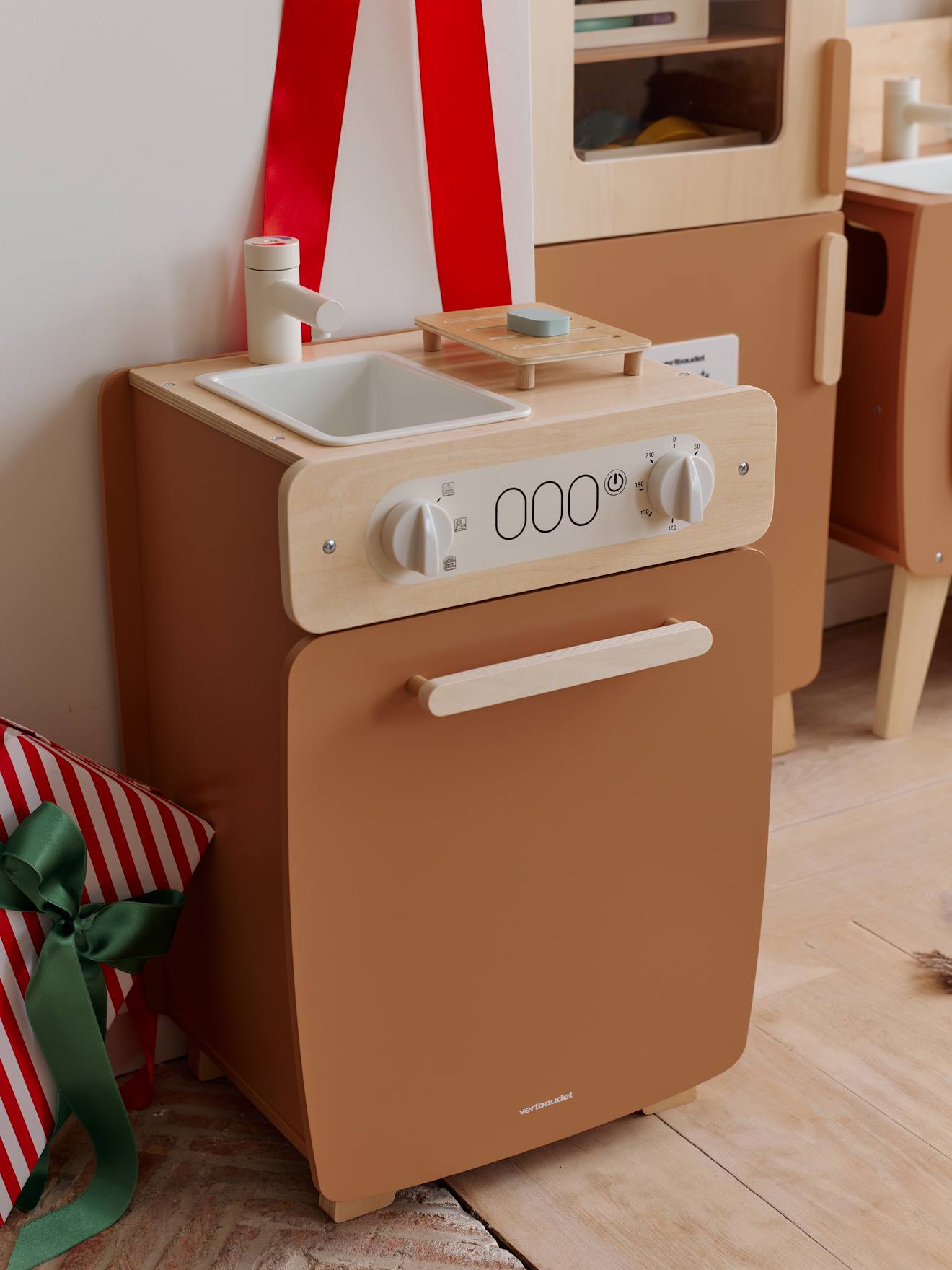 Dishwasher in FSC® Wood caramel