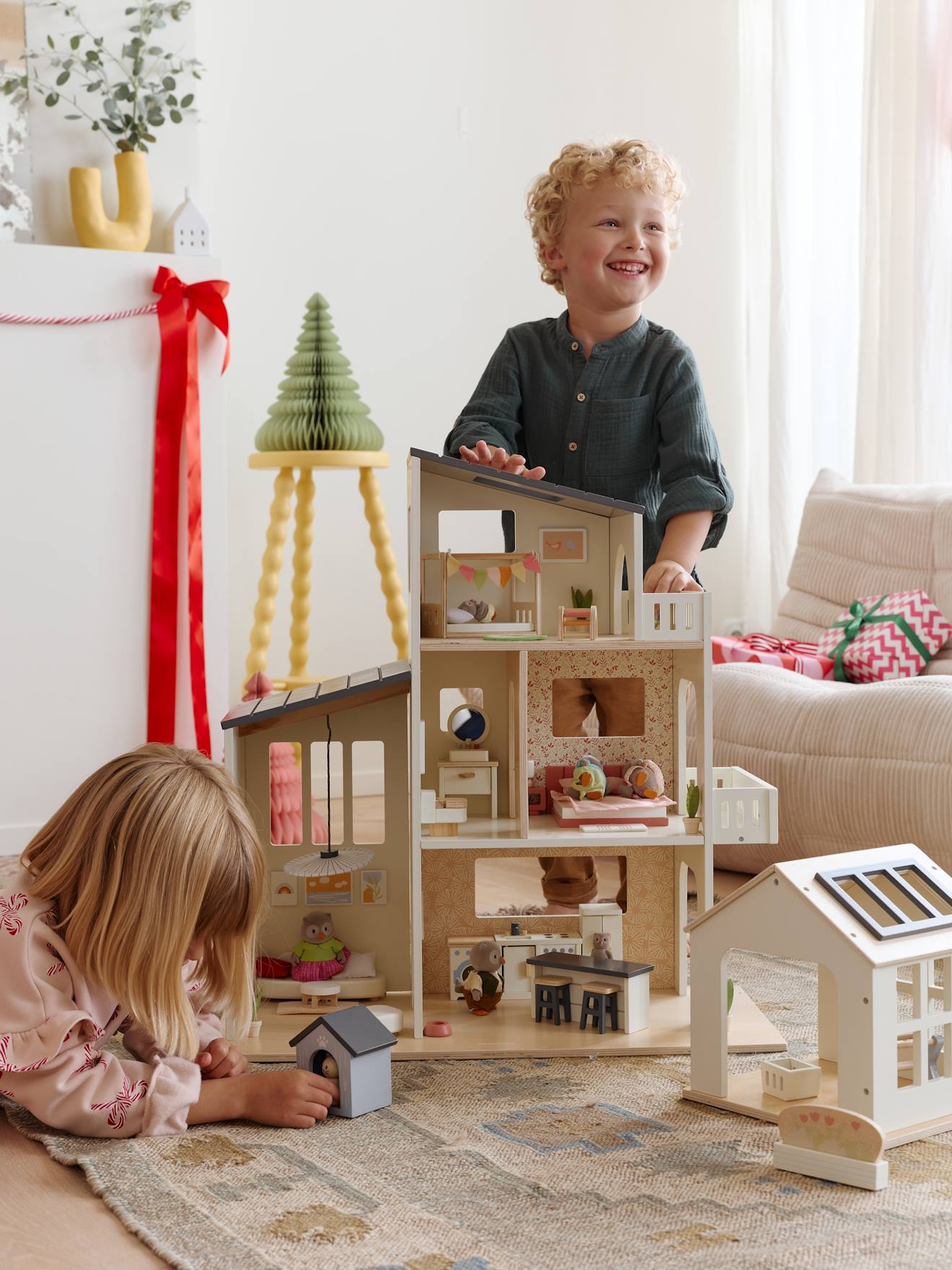 Modern Friends' House in FSC® Wood wood