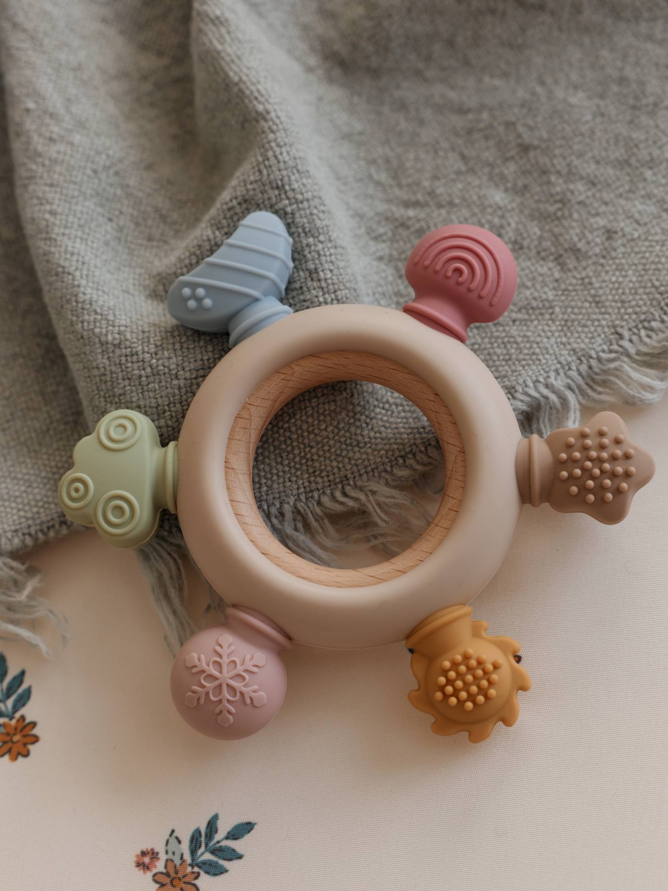 Silicone sensory teething ring wood