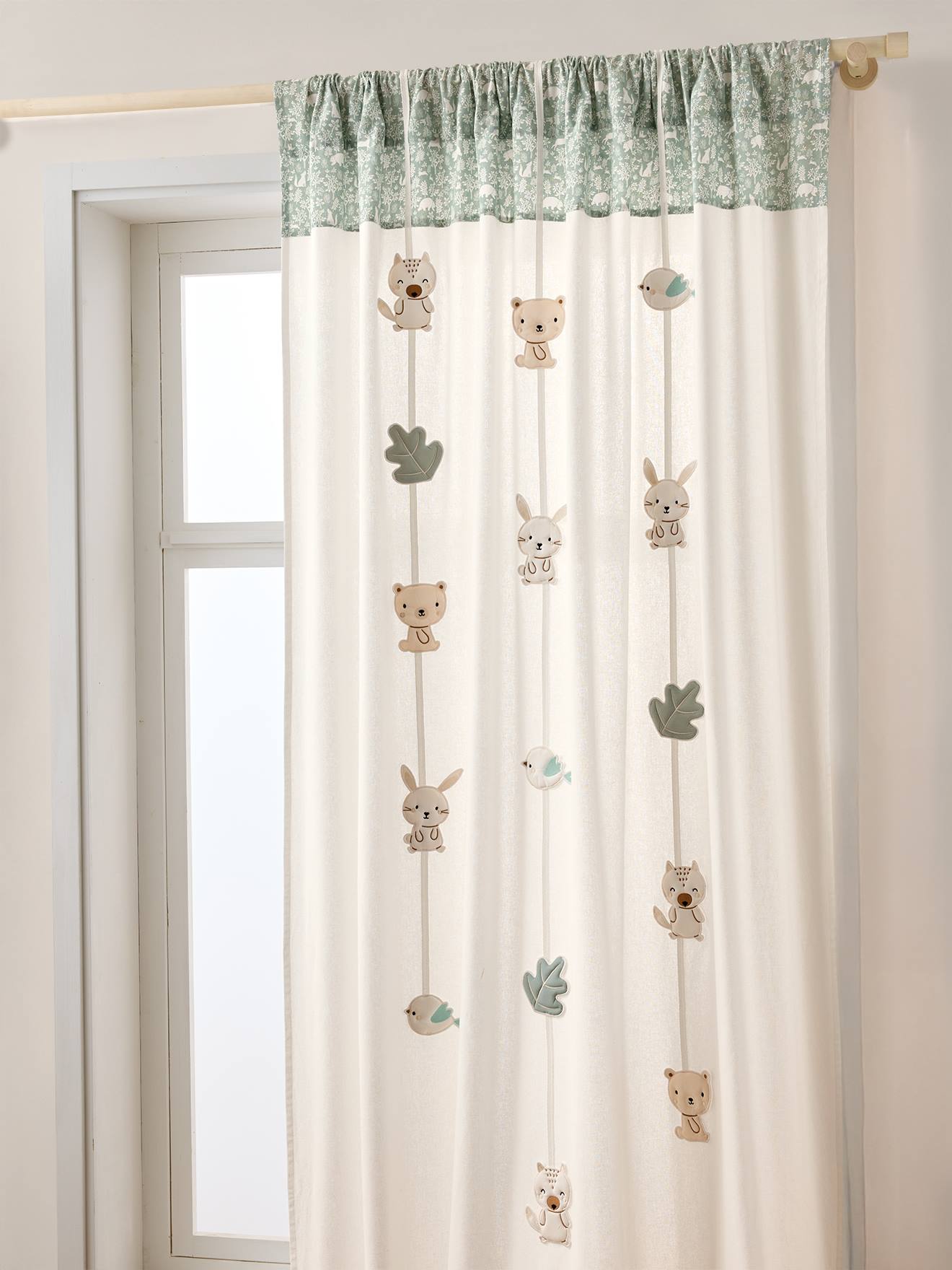 Dim-Out Curtain with Garland