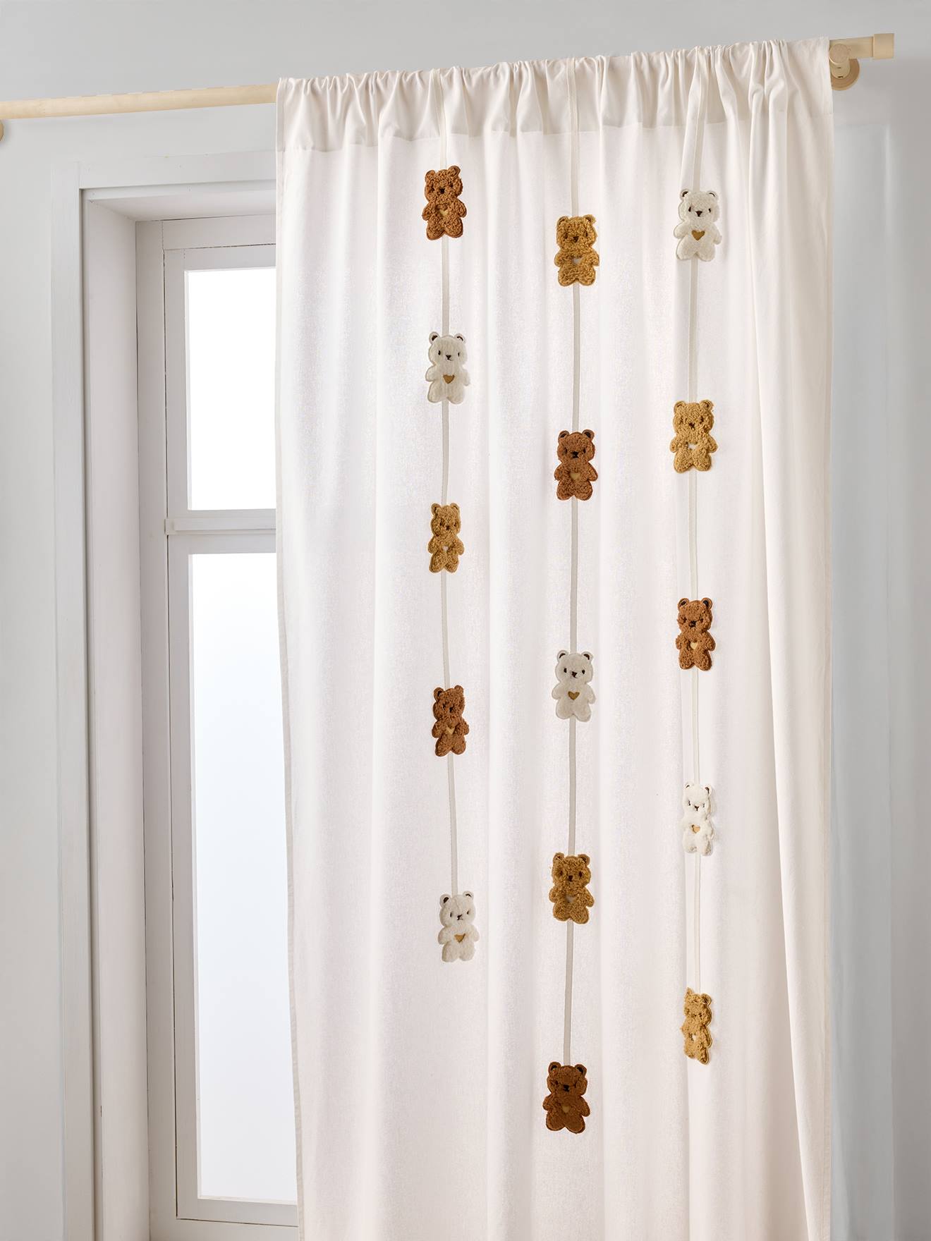 Dimout curtain with OURSON garland