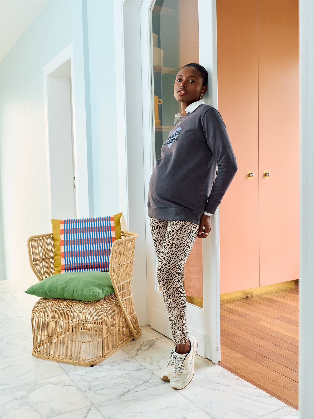 Maternity sweatshirt with heart-to-heart pattern anthracite