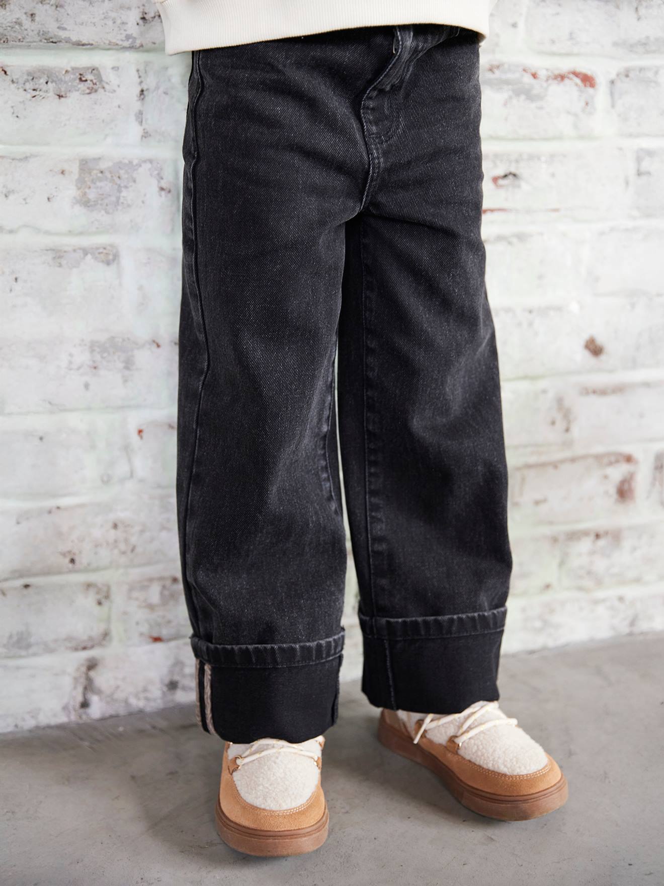 Wide-Leg Jeans with Turn-Ups